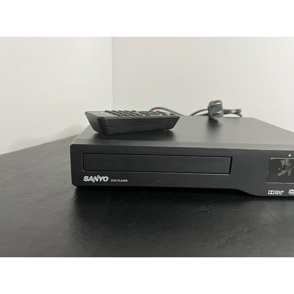 Sanyo FWDP105F Compact CD Player with Remote Works and AV cables - Picture 3 of 9
